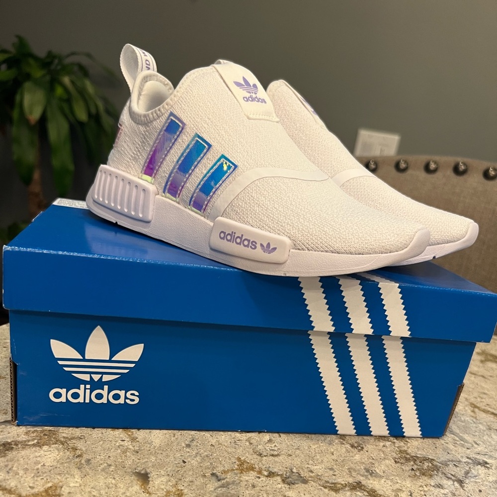 Girls white cloud Adidas sneakers with iridescent stripes